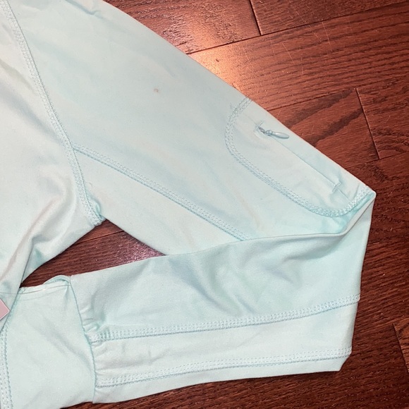 NWT exercise top - Picture 2 of 8